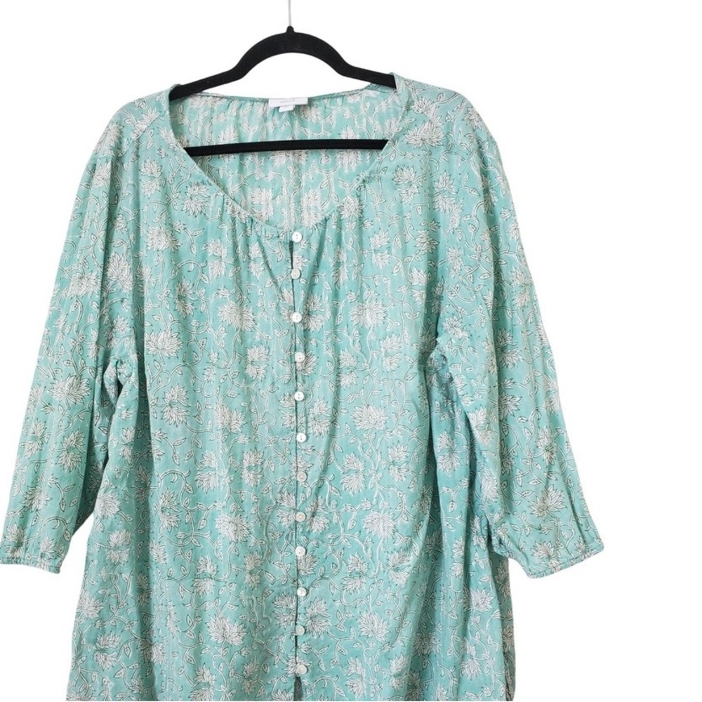 Chic Floral Mint Button-Up Blouse